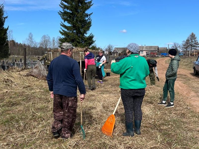По инициативе членов ТОС приведено в порядок гражданское кладбище в деревне Лякова.