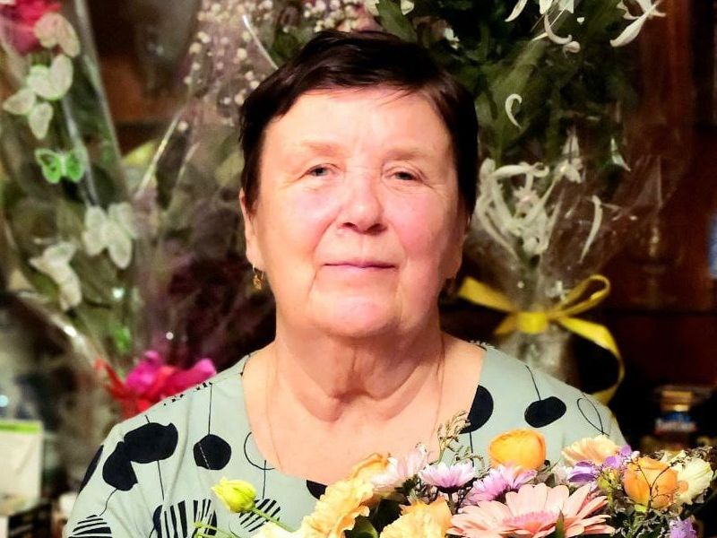 Члены ТОС Берёзка поздравили с Днём рождения активного члена ТОС Нину Петровну Васильеву.