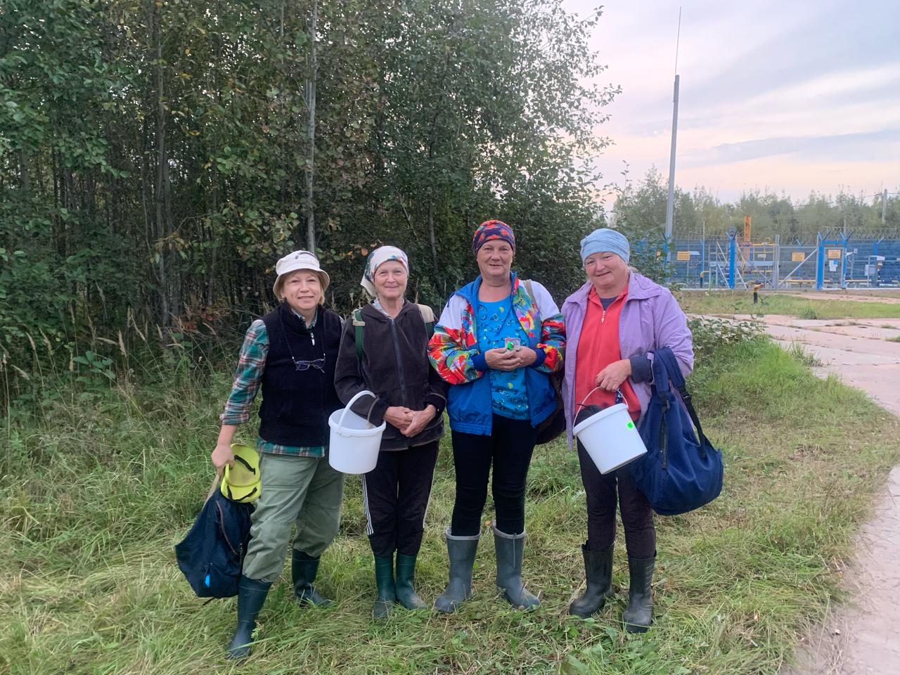 Участницы ТОС д. Хотоли любят совместные походы за клюквой.